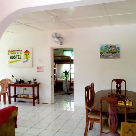 Porty Hostel ポート・アントニオ エクステリア 写真